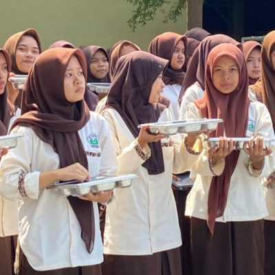 Sungguh Meriah, Sekolah SMAN 1 Pusakanagara berbagi MBG dan Merayakan Hari Ulang tahun Bapak Prabowo Subianto
